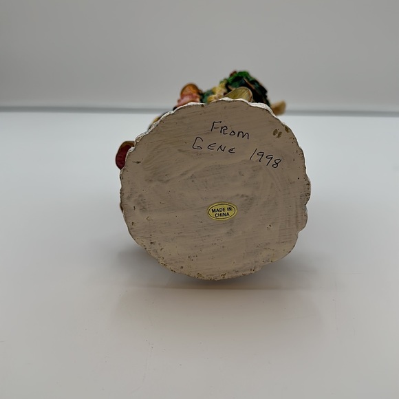 Holiday Expressions Santa Figurine. Vintage 1998 Resin Santa with Bag of Toys - Picture 7 of 16